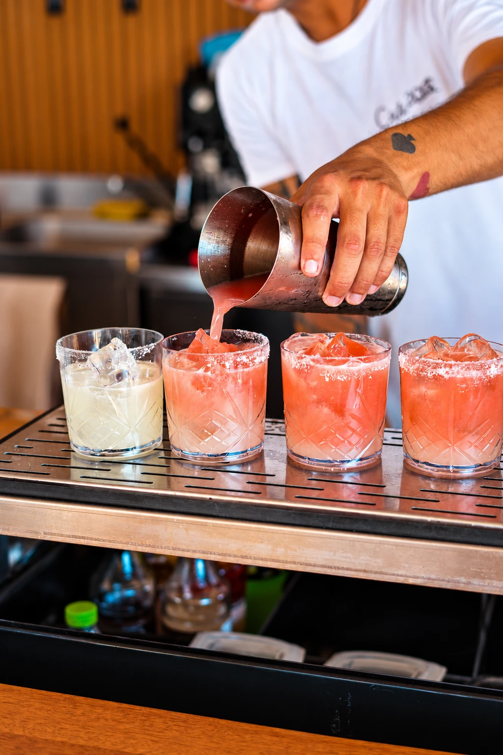 Cocktail preparati al beach club